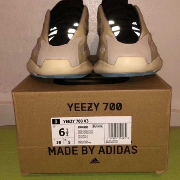 Yeezy 700 v3 beige main image 6